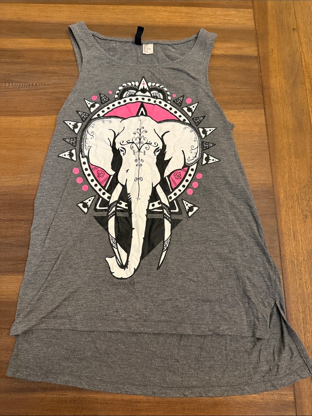 NWOT - Divided Gray Tank with White Elephant and Pink Accents Size Small